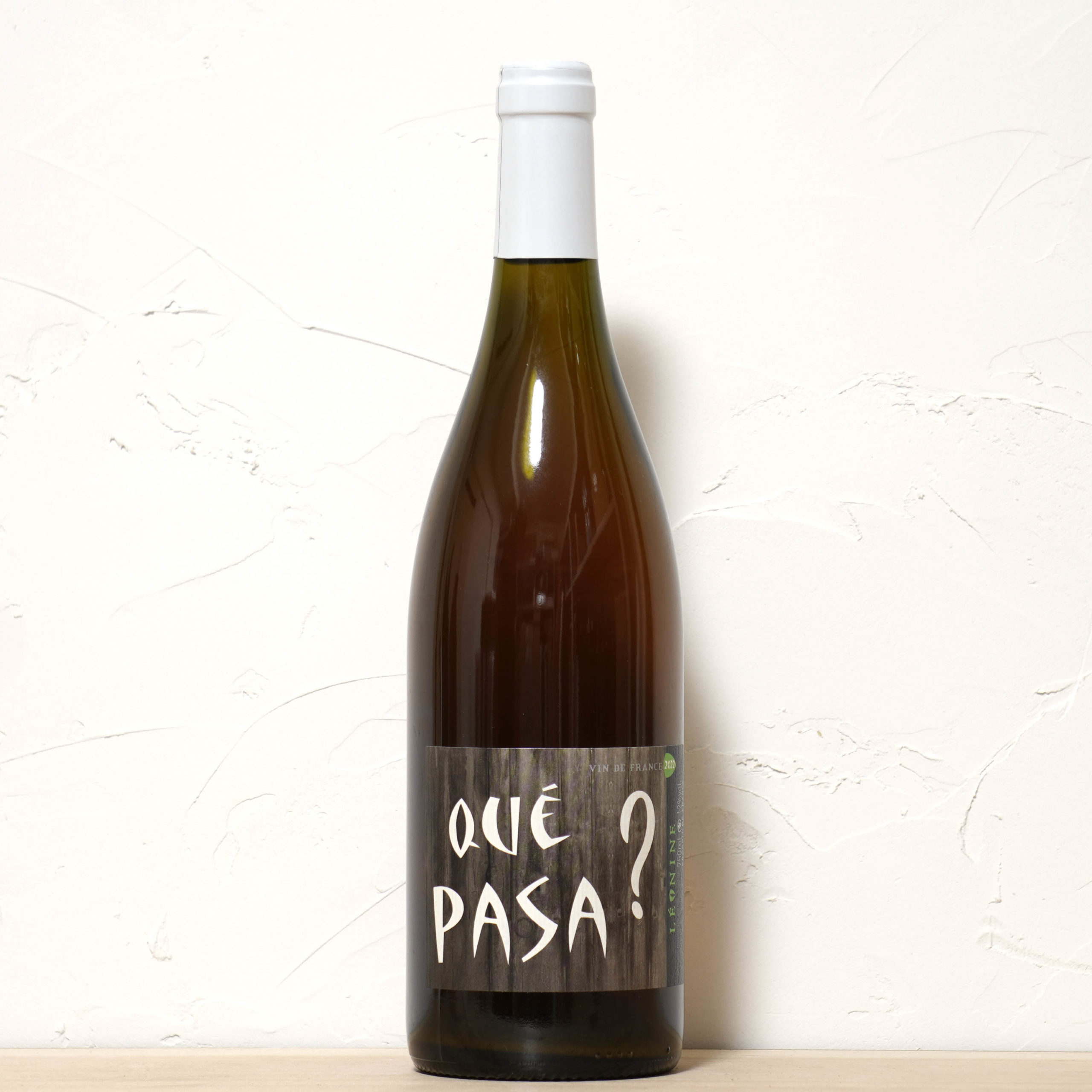 全房で8日間マセラシオン、空気式プレス機でゆっくりと軽くプレスし、ドゥミ・ミュイでで熟成。その間、一切の介入はしない。(インポーター資料より)